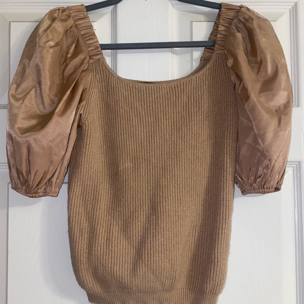 Puffy silky sleeve sweater/top
